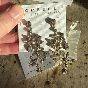 Dangle floral earrings